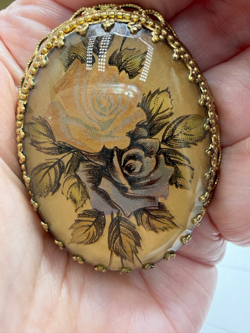 😎50% off Vintage Floral Cameo Brooch in Gold-Toned and Amber Roses #175FF